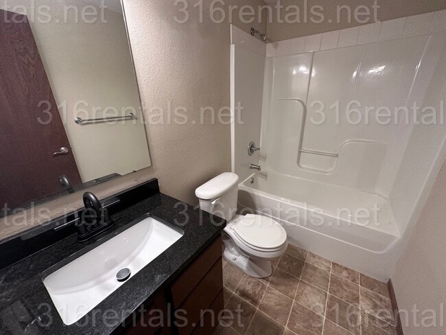 Building Photo - $1575 - 4 bedroom/ 2 bathroom - **COMING SOON ** Gorgeous newly remodeled townhome!