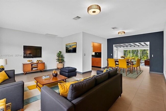 Building Photo - 425 NE 114th St