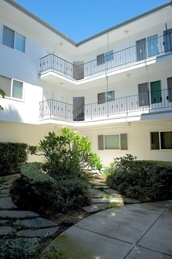 Building Photo - 1221 N Genesee Ave