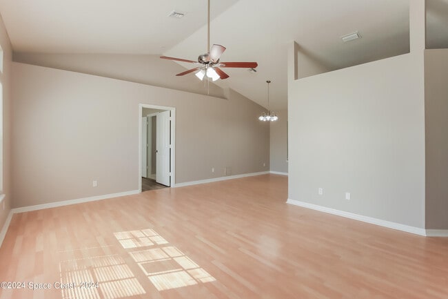 Building Photo - 3780 6th Ln