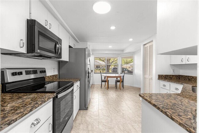 Building Photo - 9662 SW 95th Ct
