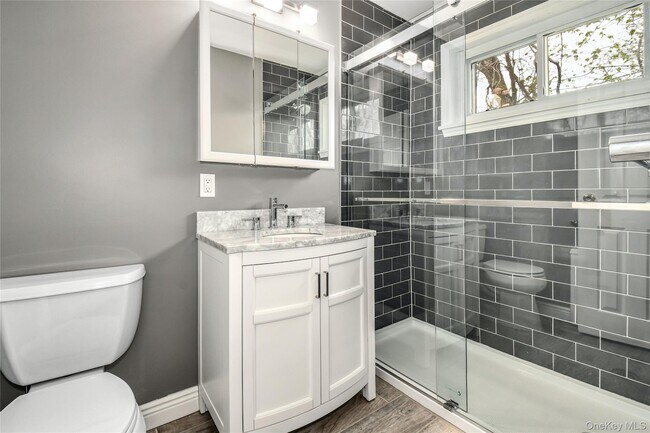 Building Photo - 451 Main St