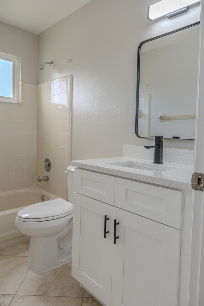 Building Photo - 5004 Laguna Bay Cir