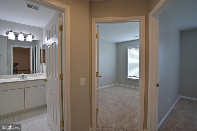 Building Photo - 8239 Singleleaf Ln