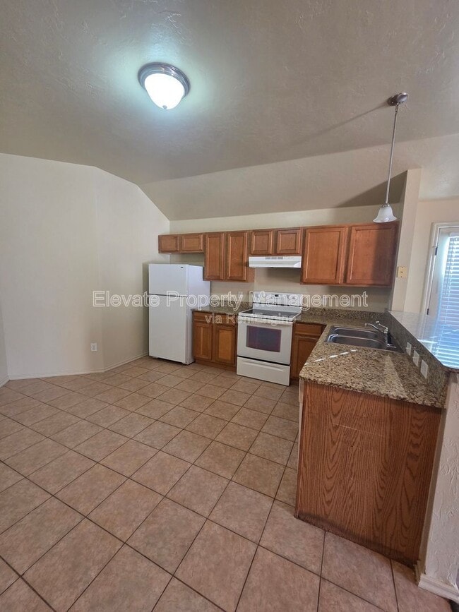 Building Photo - 913 West Prairie Wind Way