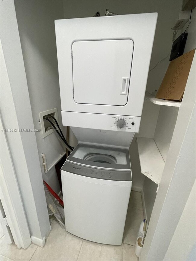 Building Photo - 2652 Riverside Dr