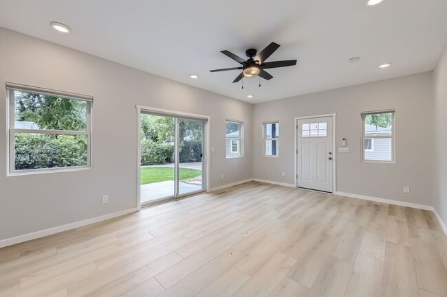 Building Photo - Wonderful West Old Town Home! A must see! ...