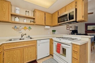 Building Photo - 10235 Bell Gardens Dr