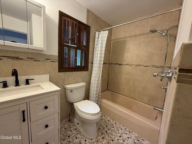 Building Photo - 5 Dowling Rd