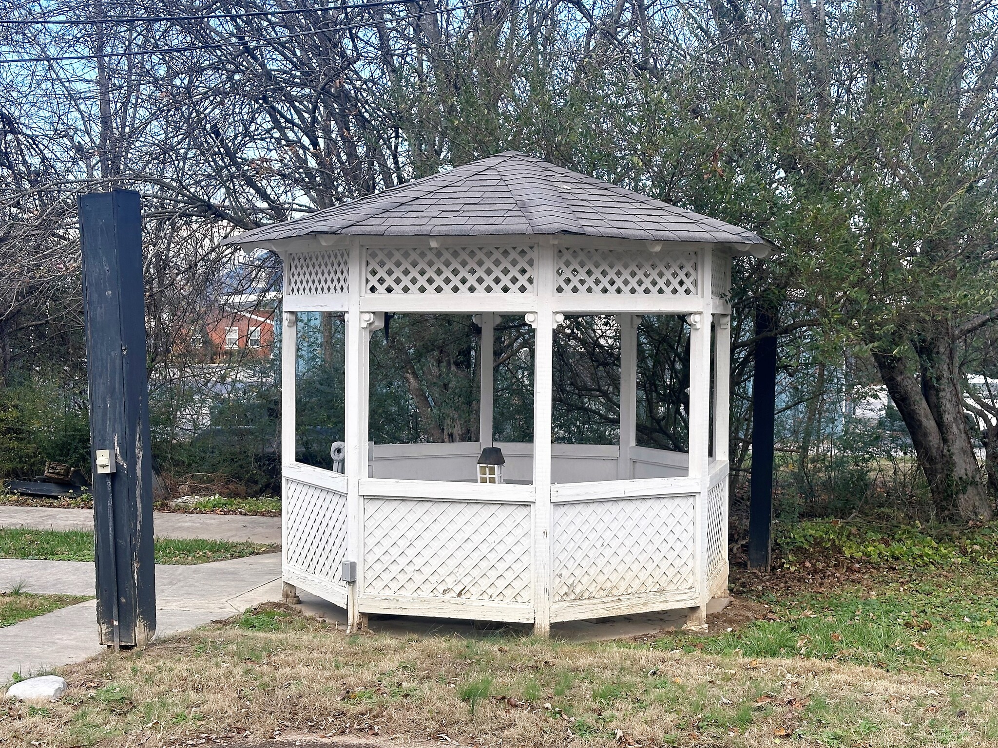 Gazebo - 164 W Wall St