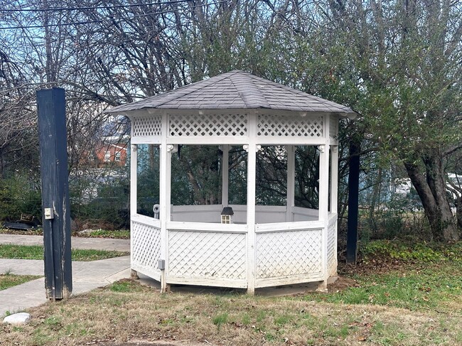 Gazebo - 164 W Wall St