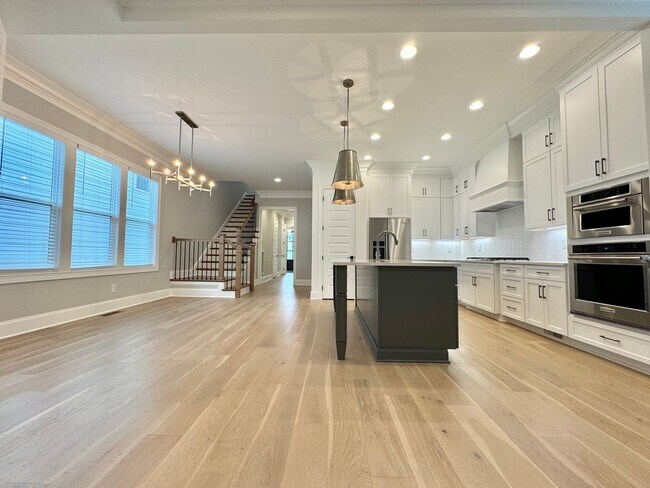 Building Photo - 3 bedroom home with 3.5 bathrooms and 2 Car Garage