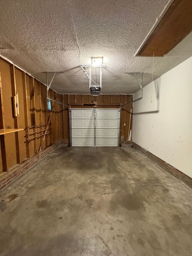 Building Photo - Cute 3 Bedroom Ranch with Large Yard