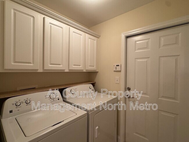 Building Photo - 2325 Chimney Cottage Cir NE