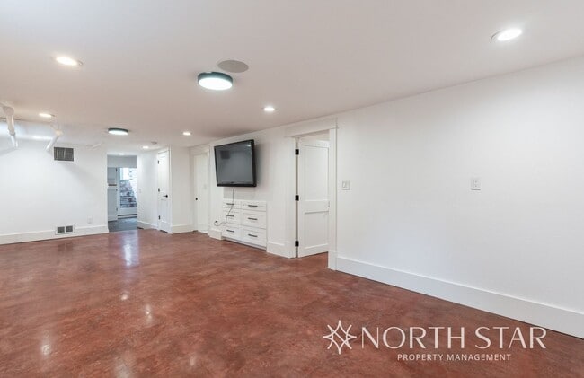 Building Photo - Coming Soon!  Remodeled Sellwood Bungalow