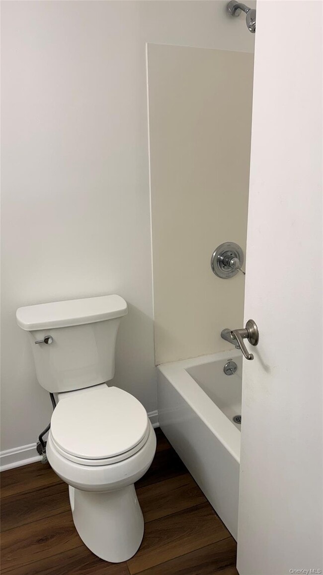 Building Photo - 440 Carpenter Ave