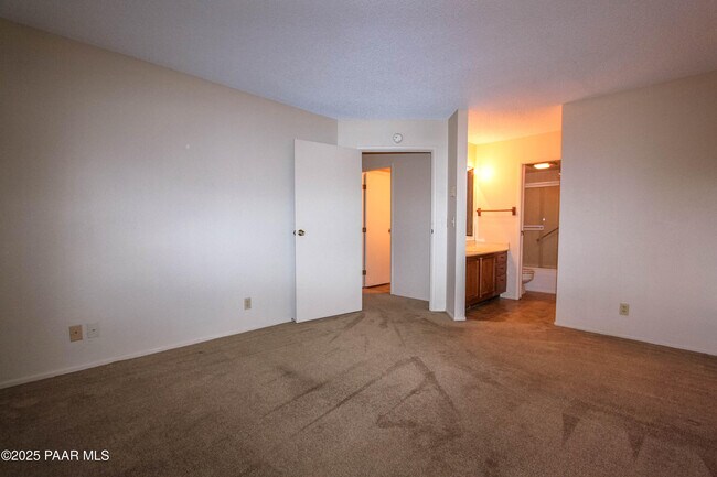 Building Photo - 333 W Leroux St