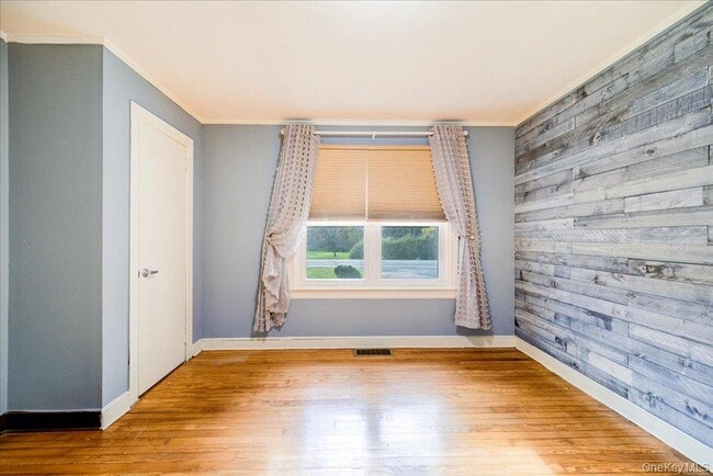 Building Photo - 351 US-209