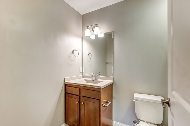 Building Photo - Victory Place Villas - 2 Bedroom, 2 Bathroom - End Unit