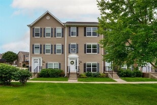 Building Photo - 928 NE Kamies Ln