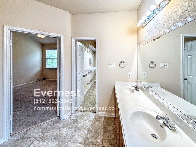 Building Photo - 4-Bedroom, 2.5-Bath Home with Easy Access ...