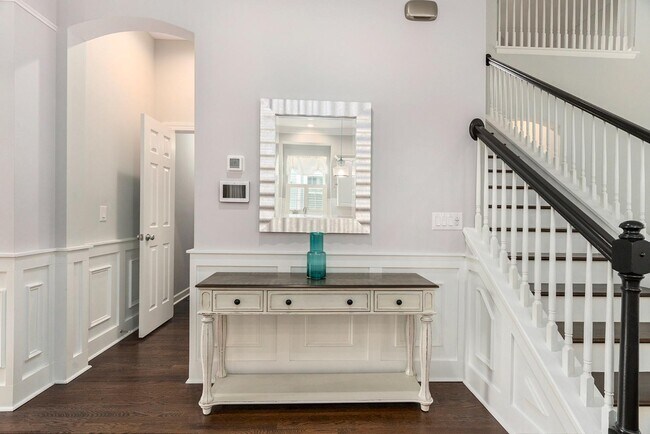 Building Photo - 200 N Ladd Ct