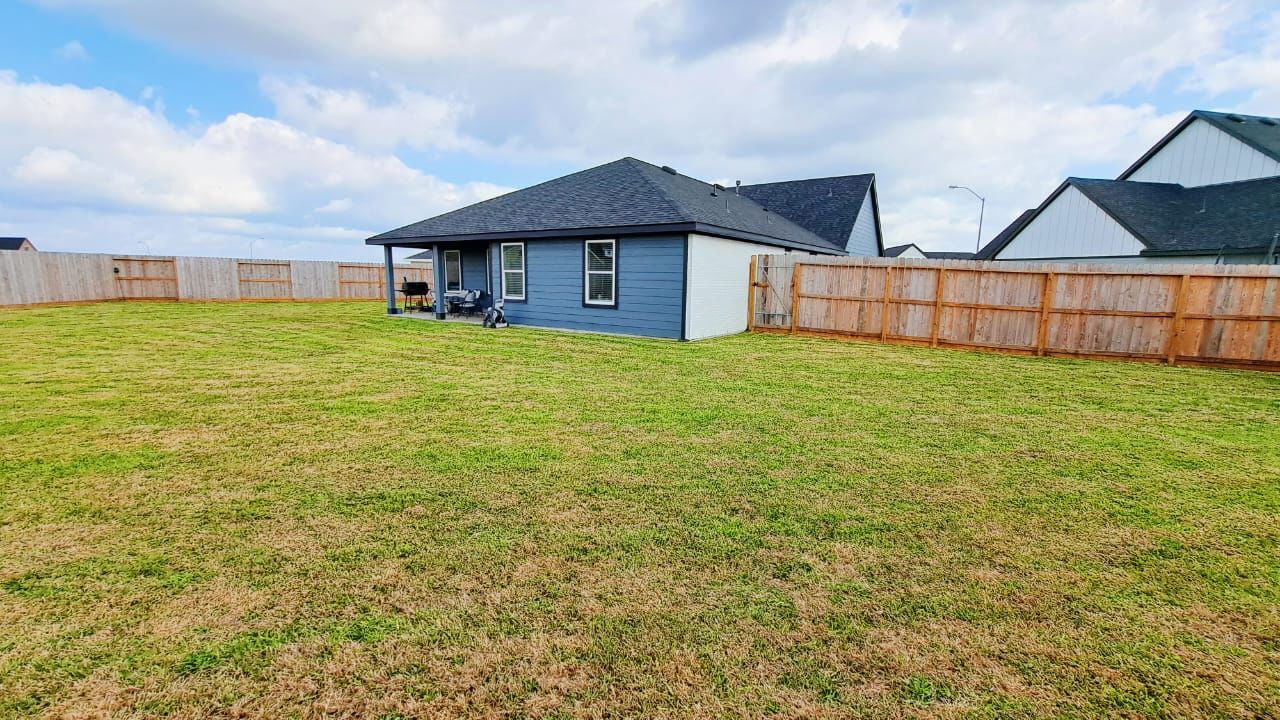 Building Photo - 3555 Crestfield Ln