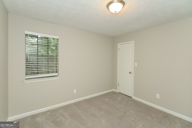 Building Photo - 8070 Linda Ct