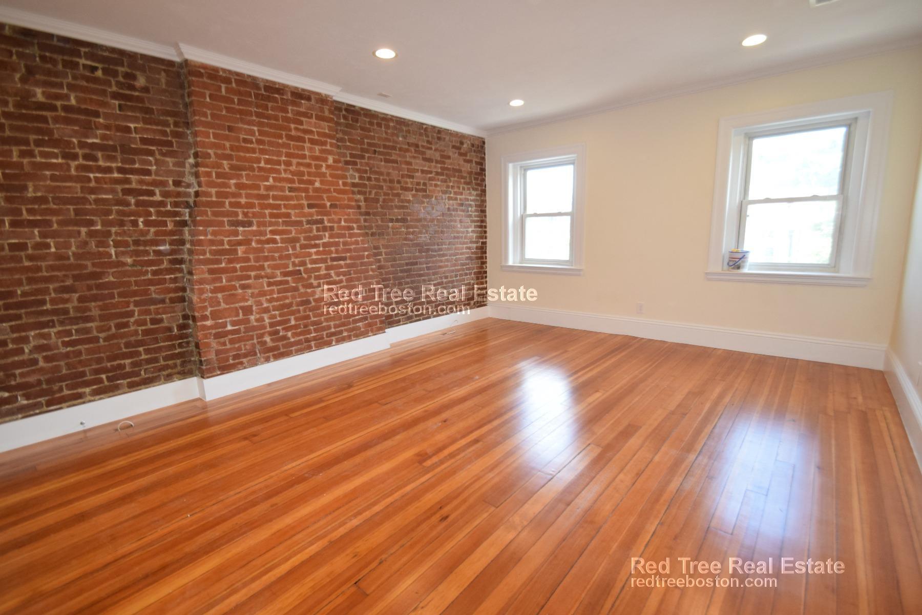 Building Photo - 1614 Beacon St