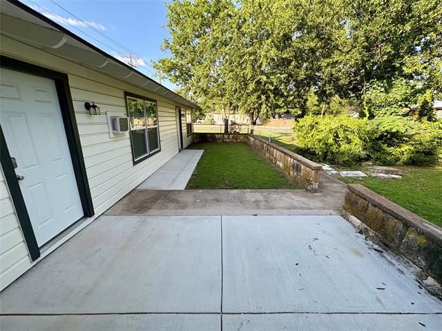 Building Photo - 1120 W Frey