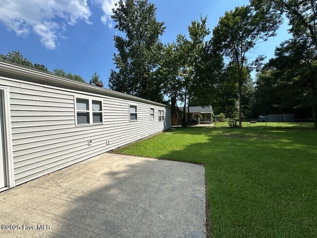 Building Photo - 502 Thyme Ct