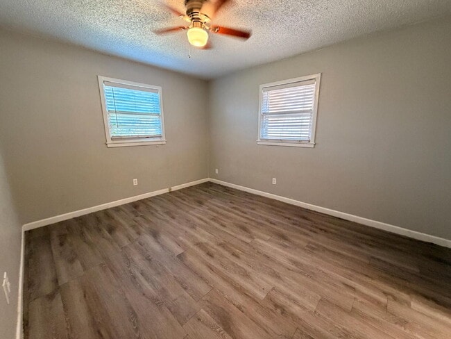 Building Photo - "Charming 3-Bedroom Home with 2 Full Baths in Lubbock – Your Perfect 1,380 Sq. Ft. Retreat!"