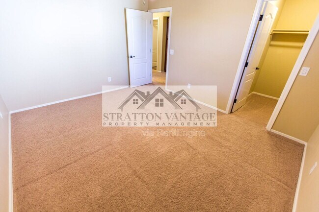 Building Photo - 976 S Adam Way