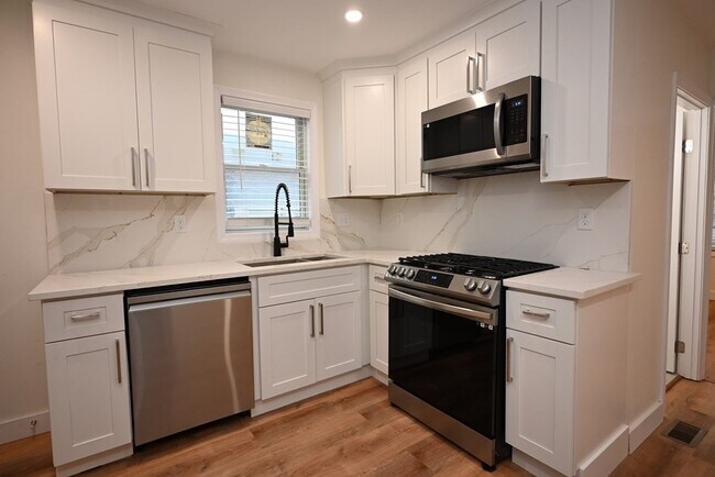 Building Photo - 12 Leroy Ave