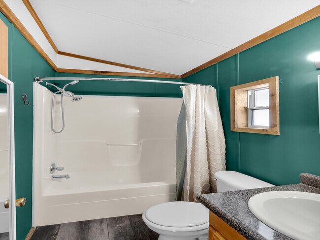 Building Photo - 1449 Suncrest St