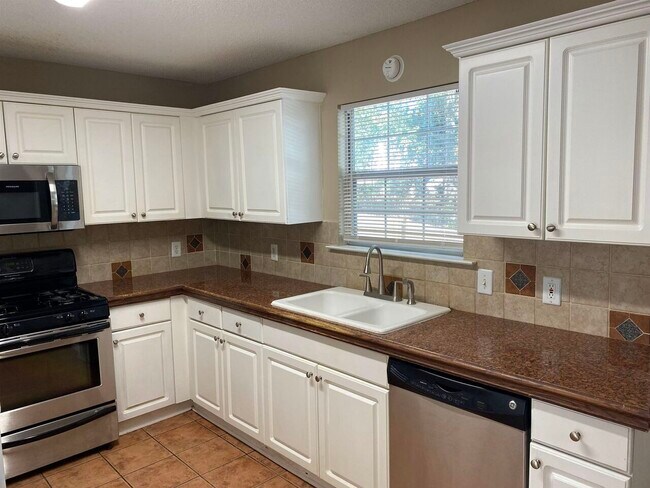Building Photo - 92 Gleneagles Way