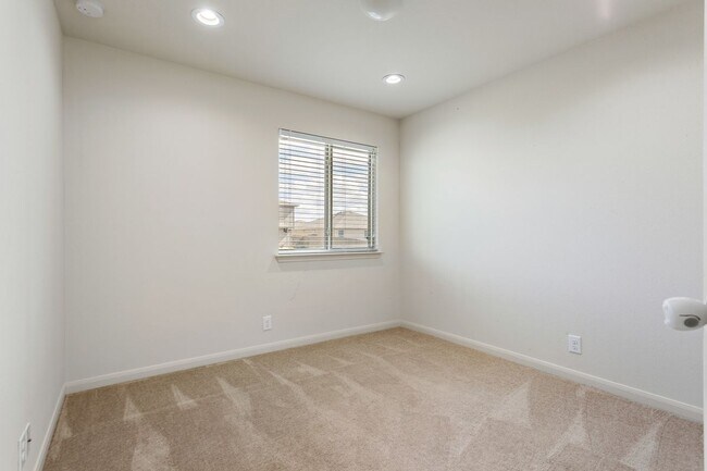 Building Photo - 1124 Plateau Trail