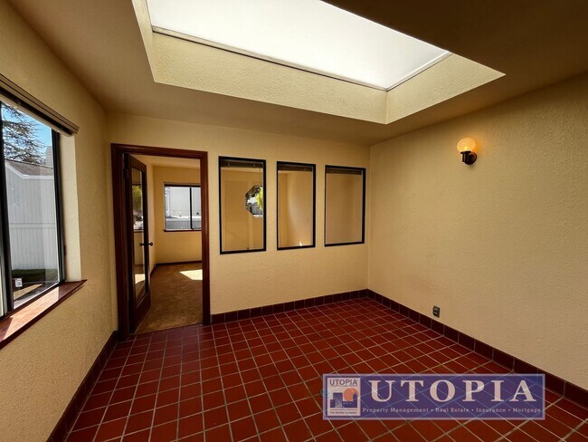 Building Photo - Charming Santa Cruz Townhouse: 3 Beds, 2.5 Baths with Private Patio, Spacious Layout, and Prime L...