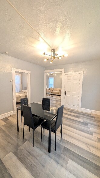 Building Photo - 710 Mulberry St