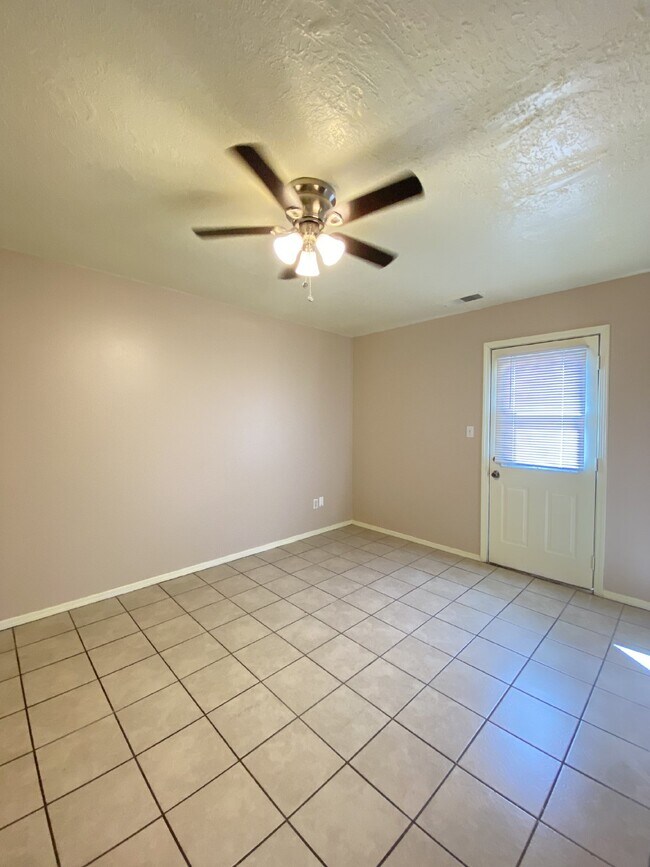 Building Photo - 2BR/1Bath - 4 Plex in Rio Rancho