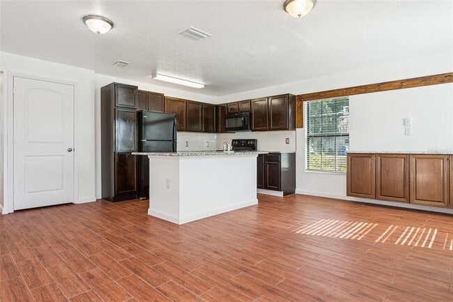 Building Photo - 26411 Bertram Rd