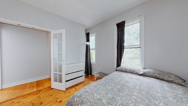 Building Photo - 6 Bedroom Apartment in Science Hill, close to downtown! (Laundry In Unit)
