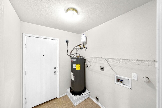 Building Photo - Charming 4-Bedroom Sanctuary - Spacious Living Awaits