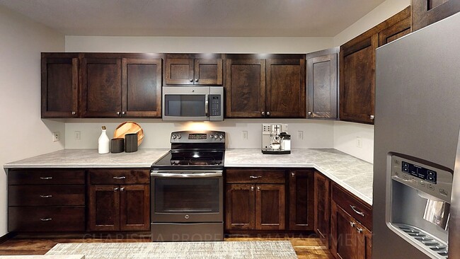Building Photo - 3 BD, 2 BA IN TEA! LOCATION! LOCATION! LOCATION! AMENITY FILLED, PET FRIENDLY TOWN HOME!