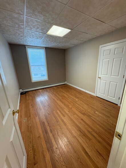 Building Photo - 590 Goebel St