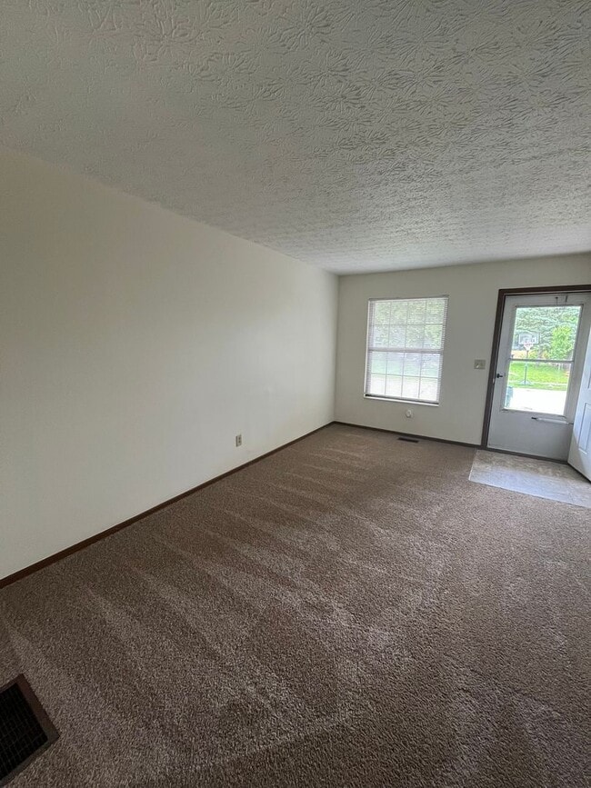 Building Photo - Creve Coeur Lane