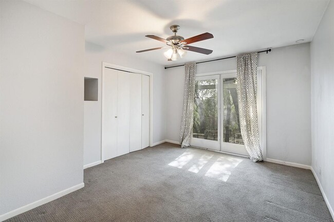 Building Photo - 4407 Jessamine Hollow