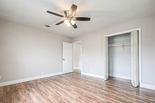 Building Photo - 8430 Round Rock Dr