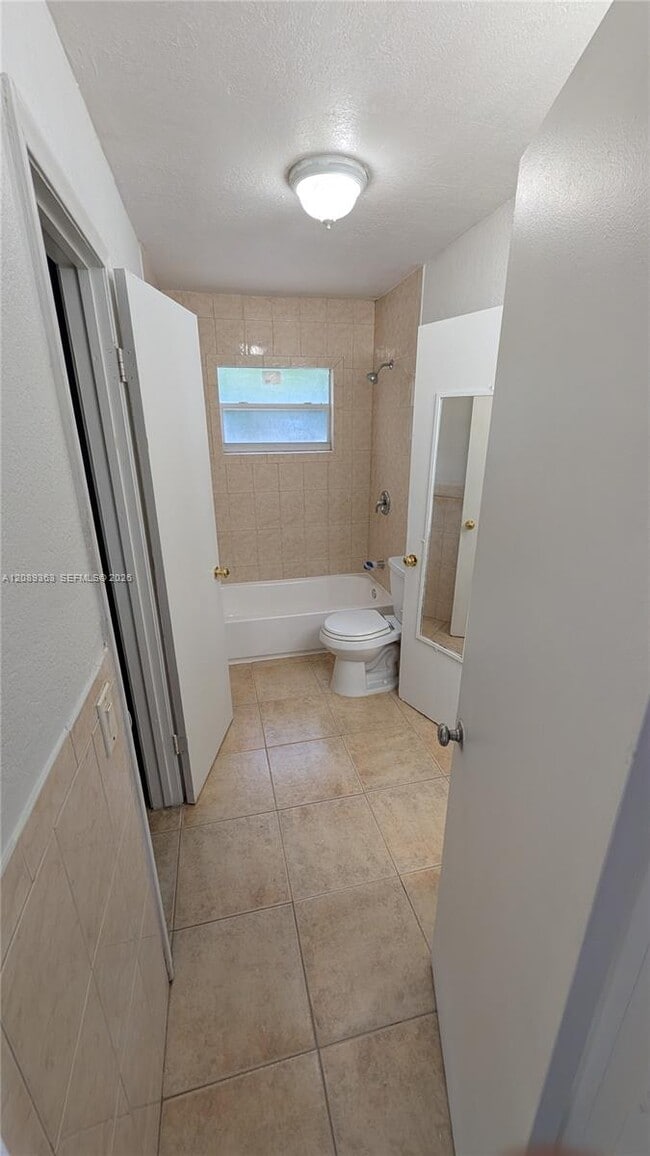 Building Photo - 10 Silver Springs Dr