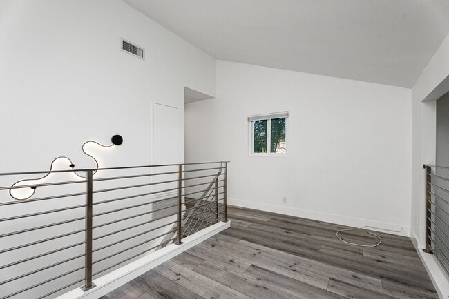 Building Photo - Charming, Light-Filled 2-Bed / 2.5-Bath Townhome with Private Yard & Garage Parking